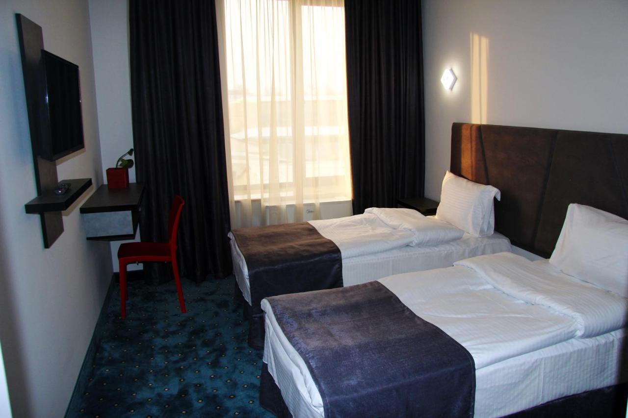 Nice Hotel Jerevan Exteriör bild